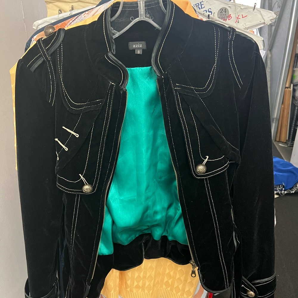 Women’s Black. Velvet Aziz jacket. Size small
